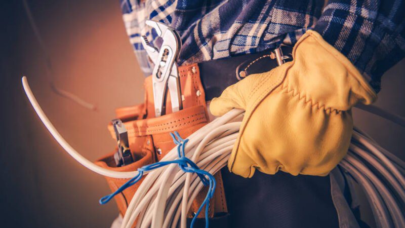 Avoid These Mistakes While Hiring an Electrician